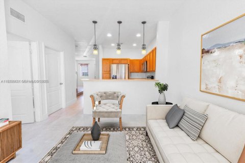 Adosado en venta en Miami Gardens, Florida, 4 dormitorios, 160.07 m2 № 1992385 - foto 7