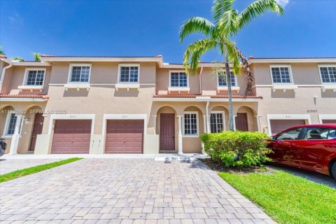 Adosado en venta en Miami Gardens, Florida, 4 dormitorios, 160.07 m2 № 1992385 - foto 1