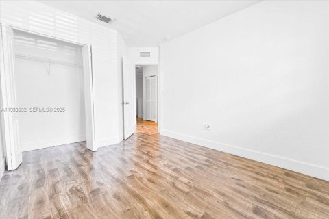 Adosado en venta en Miami Gardens, Florida, 4 dormitorios, 160.07 m2 № 1992385 - foto 30