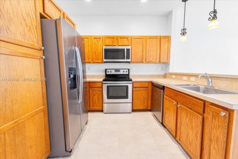 Adosado en venta en Miami Gardens, Florida, 4 dormitorios, 160.07 m2 № 1992385 - foto 11