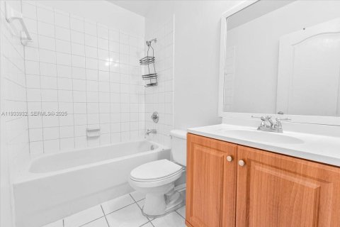 Adosado en venta en Miami Gardens, Florida, 4 dormitorios, 160.07 m2 № 1992385 - foto 28