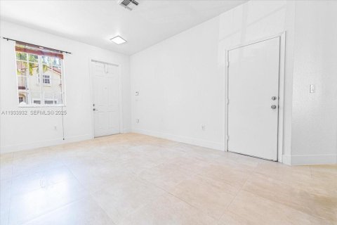 Adosado en venta en Miami Gardens, Florida, 4 dormitorios, 160.07 m2 № 1992385 - foto 13