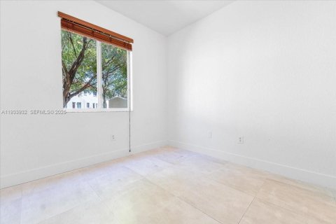 Adosado en venta en Miami Gardens, Florida, 4 dormitorios, 160.07 m2 № 1992385 - foto 18