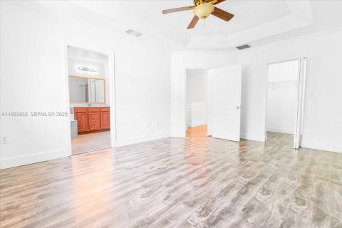 Adosado en venta en Miami Gardens, Florida, 4 dormitorios, 160.07 m2 № 1992385 - foto 21