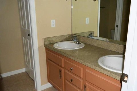 Apartamento en alquiler en Poinciana, Florida, 3 dormitorios, 111.48 m2 № 1915683 - foto 5