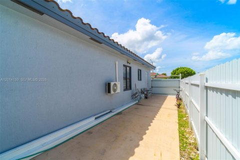 Casa en venta en Homestead, Florida, 3 dormitorios, 146.14 m2 № 2076216 - foto 28