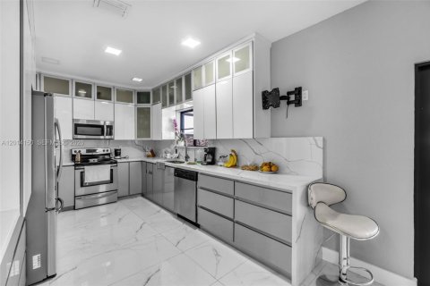 Casa en venta en Homestead, Florida, 3 dormitorios, 146.14 m2 № 2076216 - foto 4
