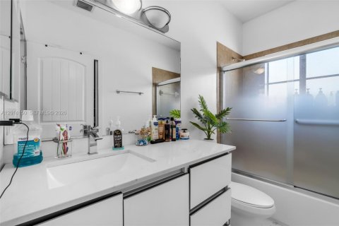 Casa en venta en Homestead, Florida, 3 dormitorios, 146.14 m2 № 2076216 - foto 18