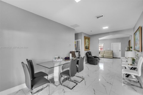 Casa en venta en Homestead, Florida, 3 dormitorios, 146.14 m2 № 2076216 - foto 7