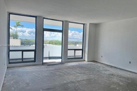 Condominio en venta en Coral Gables, Florida, 1 dormitorio, 78.04 m2 № 1945923 - foto 2