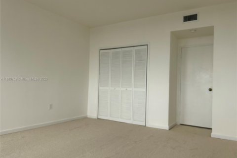 Condo in Coral Gables, Florida, 1 bedroom  № 1945923 - photo 7