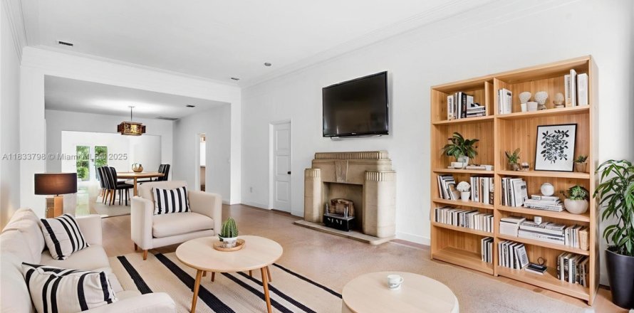 Villa ou maison à Miami Beach, Floride 3 chambres, 255.57 m2 № 1828697