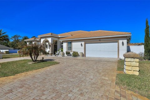 House in Palm Coast, Florida 3 bedrooms, 265.61 sq.m. № 2165911 - photo 2
