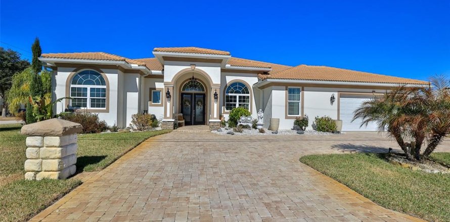 House in Palm Coast, Florida 3 bedrooms, 265.61 sq.m. № 2165911