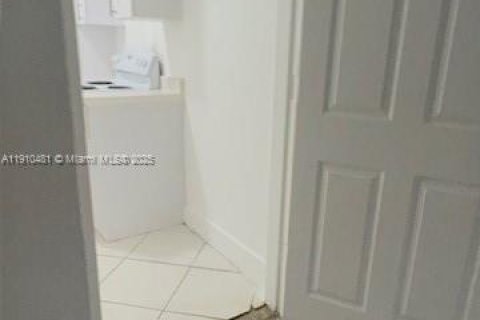 Купить виллу или дом в Вест-Парк, Флорида 5 спален, 95.88м2, № 1966611 - фото 8