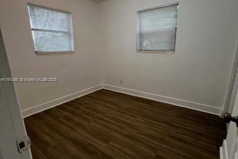 Купить виллу или дом в Вест-Парк, Флорида 5 спален, 95.88м2, № 1966611 - фото 13