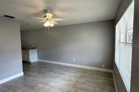 Apartamento en alquiler en Saint Petersburg, Florida, 2 dormitorios, 65.03 m2 № 2207028 - foto 3