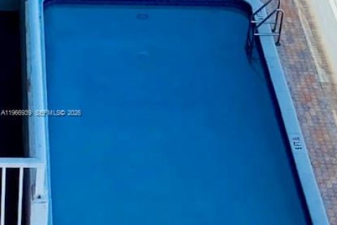 Снять в аренду кондоминиум в Помпано-Бич, Флорида 2 спальни, 60.39м2, № 2028391 - фото 14