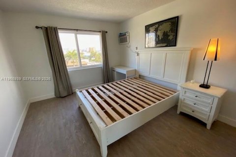 Снять в аренду кондоминиум в Помпано-Бич, Флорида 2 спальни, 60.39м2, № 2028391 - фото 10