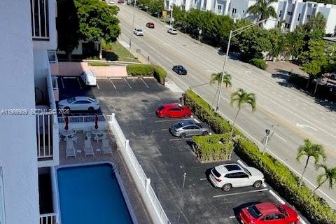 Снять в аренду кондоминиум в Помпано-Бич, Флорида 2 спальни, 60.39м2, № 2028391 - фото 24