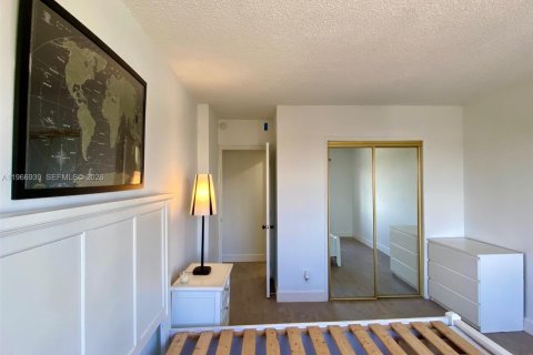 Снять в аренду кондоминиум в Помпано-Бич, Флорида 2 спальни, 60.39м2, № 2028391 - фото 11