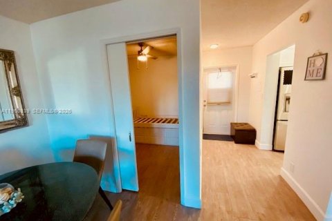 Снять в аренду кондоминиум в Помпано-Бич, Флорида 2 спальни, 60.39м2, № 2028391 - фото 5