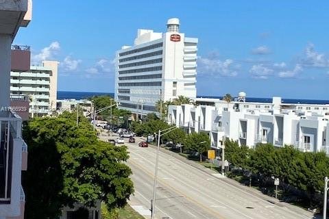 Снять в аренду кондоминиум в Помпано-Бич, Флорида 2 спальни, 60.39м2, № 2028391 - фото 23