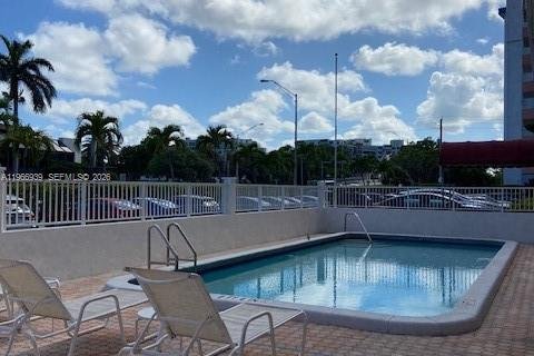 Снять в аренду кондоминиум в Помпано-Бич, Флорида 2 спальни, 60.39м2, № 2028391 - фото 15