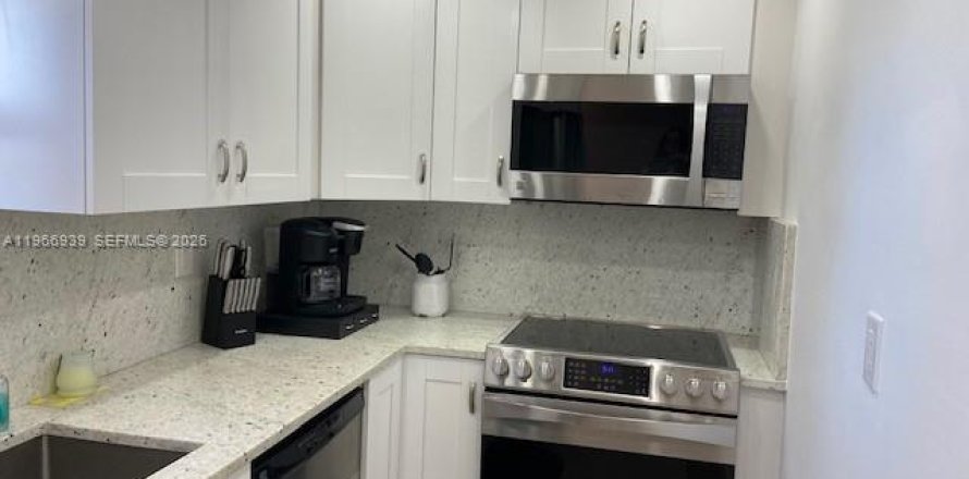 Кондоминиум с 2 спальнями в Помпано-Бич, Флорида № 2028391