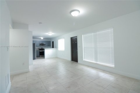 Appartement à louer à Miami, Floride: 3 chambres, 95.69 m2 № 1968057 - photo 1