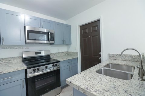 Appartement à louer à Miami, Floride: 3 chambres, 95.69 m2 № 1968057 - photo 2