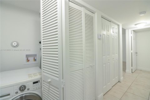 Appartement à louer à Miami, Floride: 3 chambres, 95.69 m2 № 1968057 - photo 4