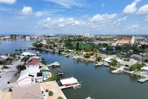 Casa en venta en Saint Pete Beach, Florida, 3 dormitorios, 283.54 m2 № 1372241 - foto 13