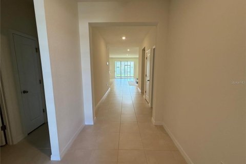 Villa ou maison à louer à Zephyrhills, Floride: 4 chambres, 190.08 m2 № 2399400 - photo 2