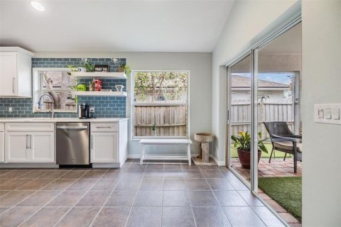 Casa en venta en Brandon, Florida, 3 dormitorios, 159.98 m2 № 1612583 - foto 8