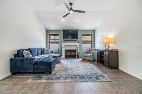 Casa en venta en Brandon, Florida, 3 dormitorios, 159.98 m2 № 1612583 - foto 12