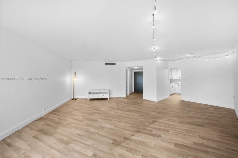 Снять в аренду кондоминиум в Майами, Флорида 62.24м2, № 1997196 - фото 6