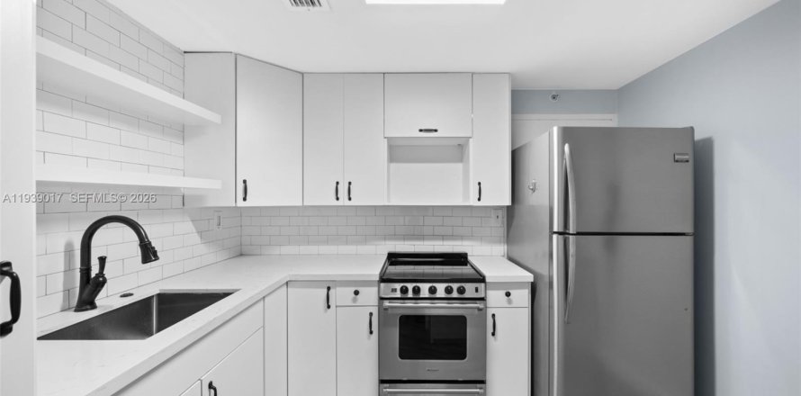 Студия в кондо в Майами, Флорида № 1997196