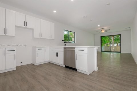 Купить виллу или дом в Окленд-Парк, Флорида 3 спальни, № 1977160 - фото 5