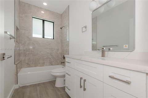 Купить виллу или дом в Окленд-Парк, Флорида 3 спальни, № 1977160 - фото 13