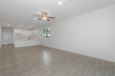 Купить виллу или дом в Окленд-Парк, Флорида 3 спальни, № 1977160 - фото 18