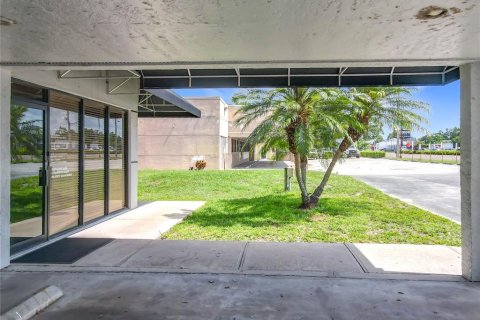 Propiedad comercial en venta en Orlando, Florida, 613.15 m2 № 1780621 - foto 9