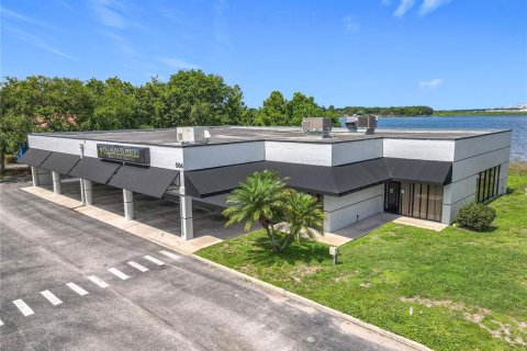 Propiedad comercial en venta en Orlando, Florida, 613.15 m2 № 1780621 - foto 1