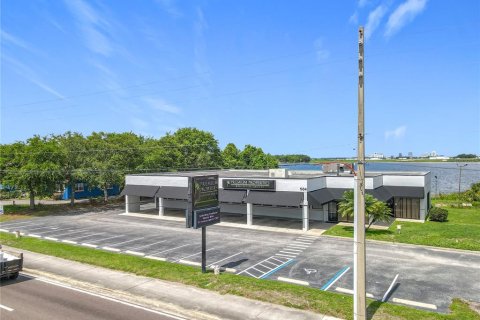 Propiedad comercial en venta en Orlando, Florida, 613.15 m2 № 1780621 - foto 5