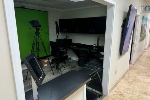 Propiedad comercial en venta en Orlando, Florida, 613.15 m2 № 1780621 - foto 27