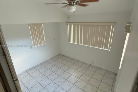 Снять в аренду виллу или дом в Майами, Флорида 3 спальни, 219.16м2, № 2058825 - фото 8