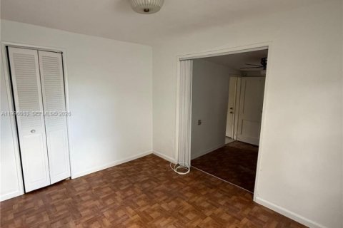 Снять в аренду виллу или дом в Майами, Флорида 3 спальни, 219.16м2, № 2058825 - фото 7