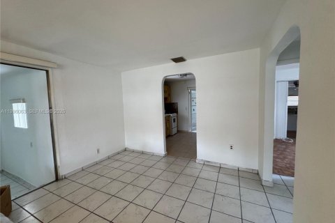 Снять в аренду виллу или дом в Майами, Флорида 3 спальни, 219.16м2, № 2058825 - фото 3