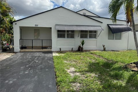 Дом в Майами, Флорида 3 спальни, 219.16м2 № 2058825