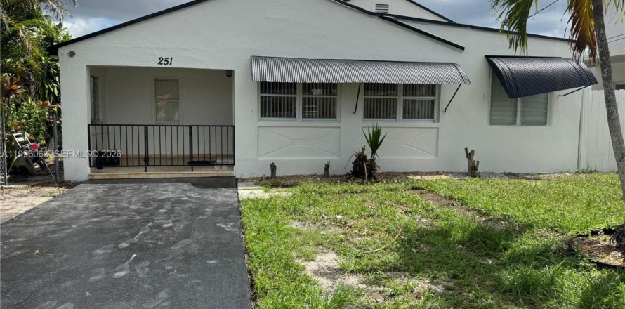 Дом в Майами, Флорида 3 спальни, 219.16м2 № 2058825